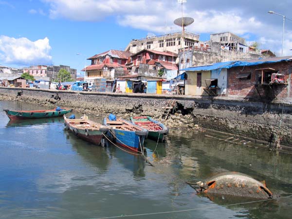 43 port de Manado