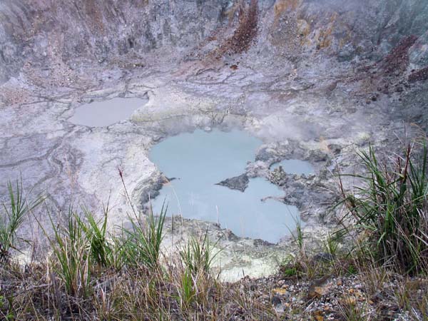 21 Tomohon volcan