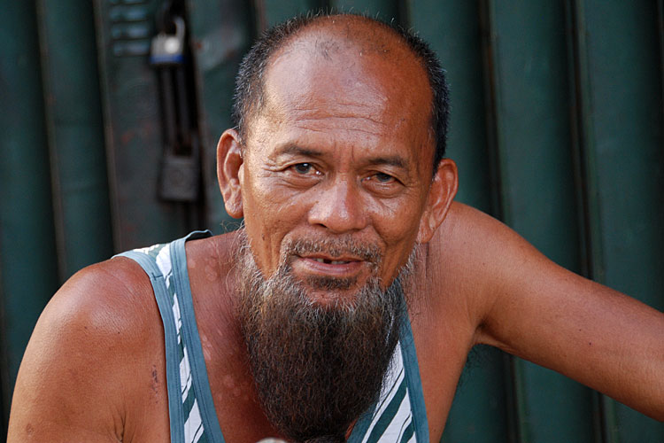 Homme-barbu