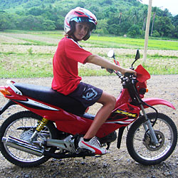 Antoine sur une 110 cc automatique