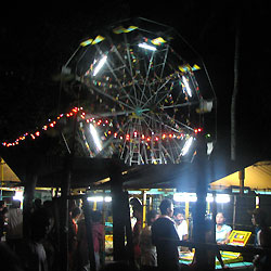 La fête forraine et sa grande roue à El Nido